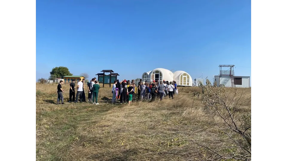 Діти та дорослі під час екопоходу «Стежками Тилігулу». Фото: регіональний ландшафтний парк Тилігульський