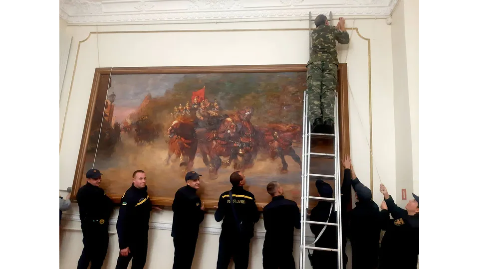 До Миколаївського обласного художнього музею імені Василя Верещагіна повернули картину художника Альфонса Жаби «На пожежу». Фото: Facebook-сторінка музею