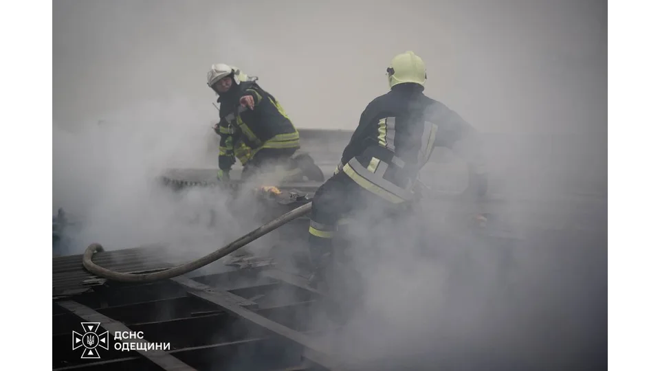В Одесі горів склад меблевого підприємства: загинули дві жінки
