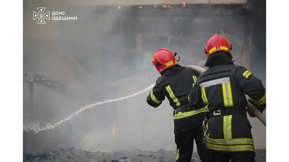 В Одесі під час пожежі меблевого складу загинули дві жінки. Фото: ДСНС