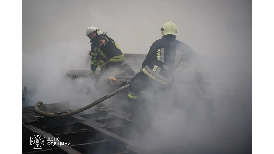 В Одесі під час пожежі меблевого складу загинули дві жінки. Фото: ДСНС