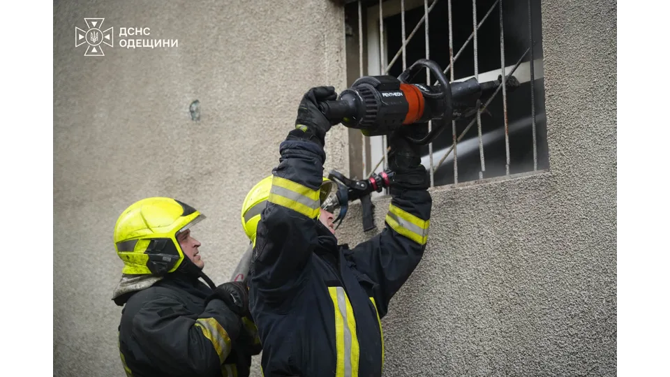 В Одесі під час пожежі меблевого складу загинули дві жінки. Фото: ДСНС
