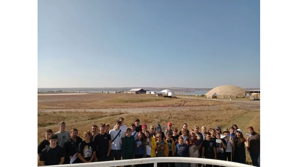 Діти та дорослі під час екопоходу «Стежками Тилігулу». Фото: регіональний ландшафтний парк Тилігульський
