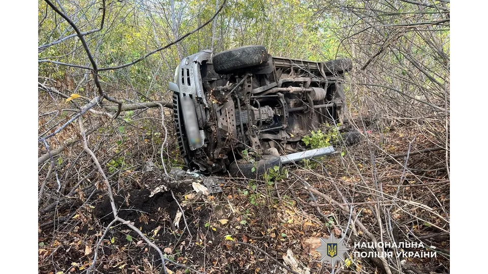 У Баштанському районі перекинувся кросовер. Фото: Нацполіція